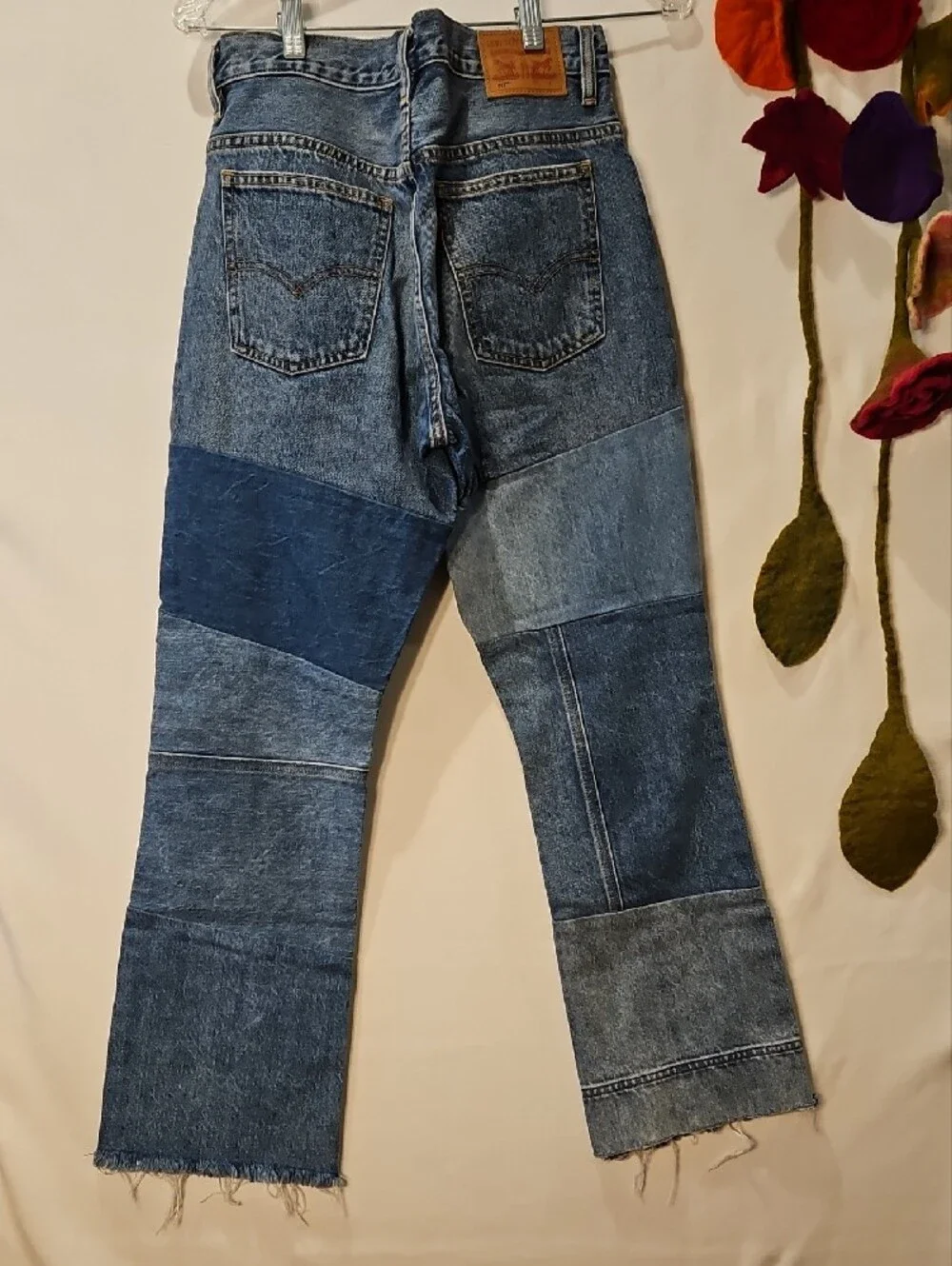 Levi's Women's Blue Pieced Denim Jeans 0097 - Picture 2 of 8